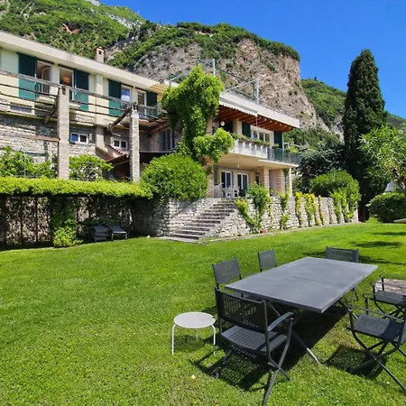 Willa Cappelletta, Entire Directly Lake Front With Private Dock Sleeps 12 *