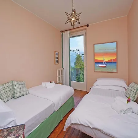 Willa Cappelletta, Entire Directly Lake Front With Private Dock Sleeps 12 *