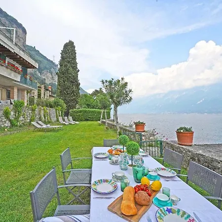 Willa Cappelletta, Entire Directly Lake Front With Private Dock Sleeps 12 *