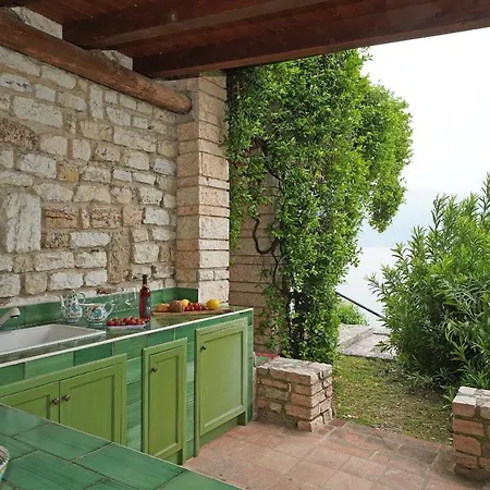 Cappelletta, Entire Directly Lake Front With Private Dock Sleeps 12 Vila