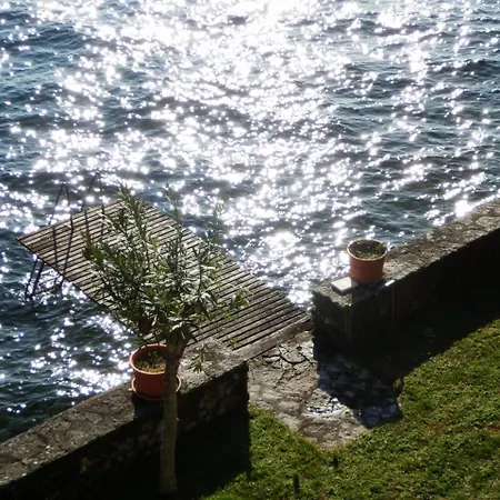 Cappelletta, Entire Directly Lake Front With Private Dock Sleeps 12 Vila *