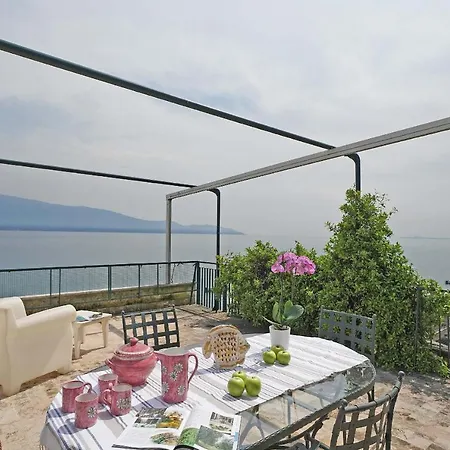 Cappelletta, Entire Directly Lake Front With Private Dock Sleeps 12 Gargnano