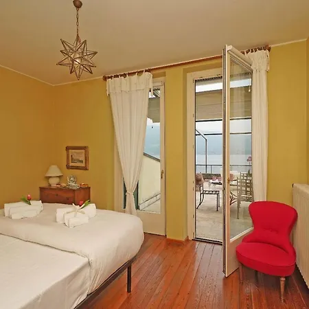 Cappelletta, Entire Directly Lake Front With Private Dock Sleeps 12 Gargnano