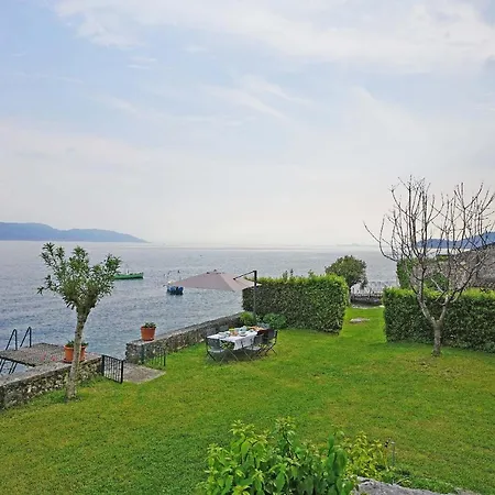 Cappelletta, Entire Directly Lake Front With Private Dock Sleeps 12 Vila Gargnano