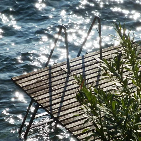 Cappelletta, Entire Directly Lake Front With Private Dock Sleeps 12 Vila
