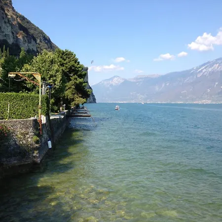 Cappelletta, Entire Directly Lake Front With Private Dock Sleeps 12 Vila *